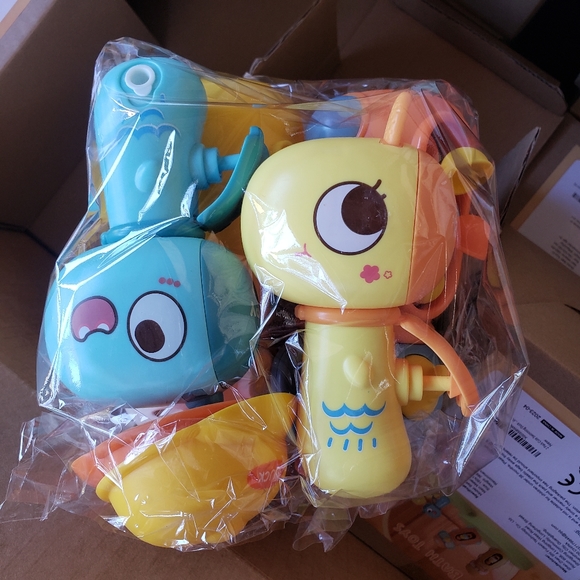 Bathtub Toys Duck & Elephant with Suction Cups + 2 Water Guns- 4 pack - Picture 10 of 14